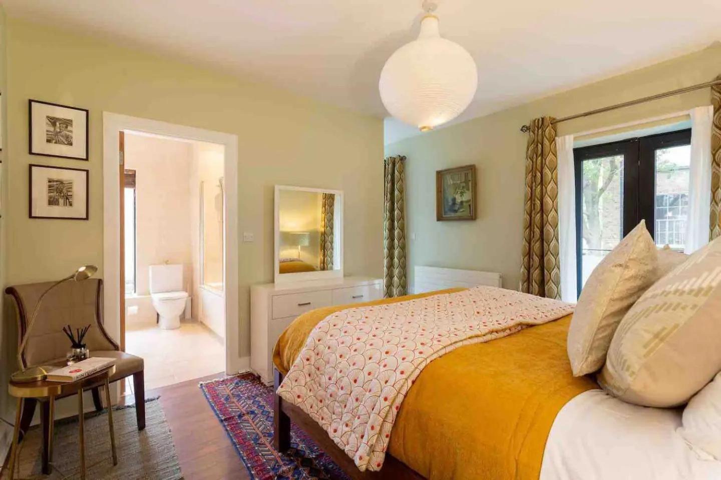 Spectacular 2 Bedroom Apartment With Sunny Garden & Terrace, Dublin