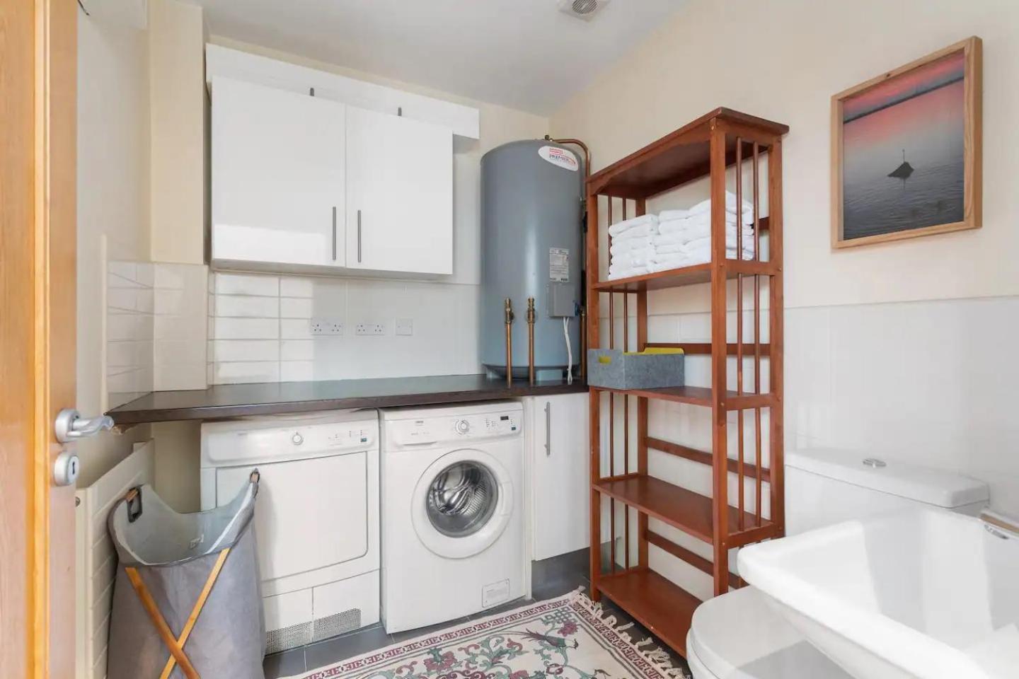 Spectacular 2 Bedroom Apartment With Sunny Garden & Terrace — Photos 3